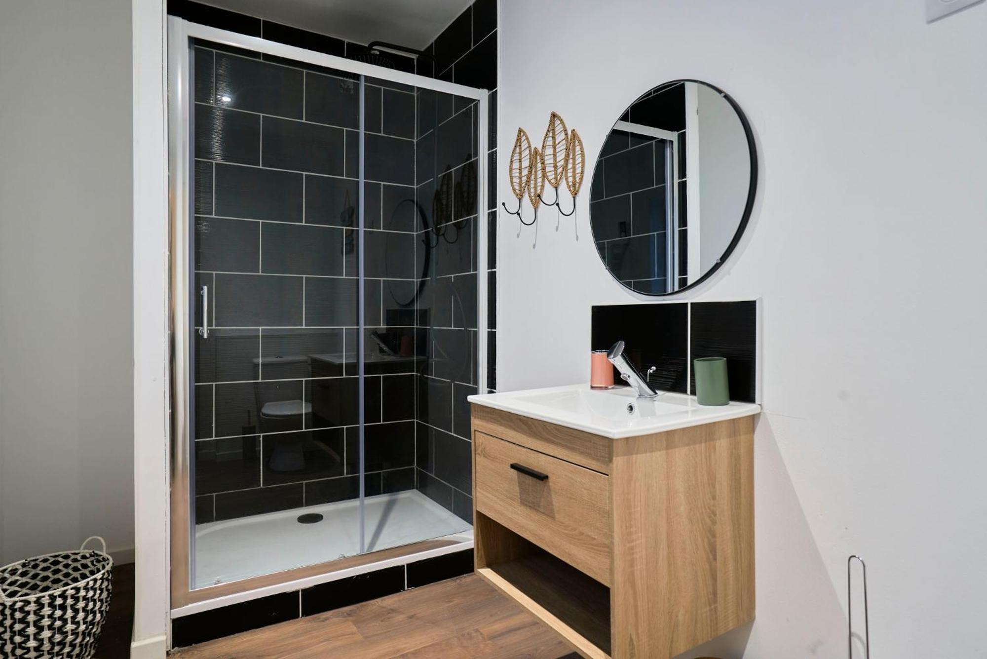 Ng Prestige - Miln 1 - Balneo - Wifi & Netflix Apartment รูแบ ภายนอก รูปภาพ